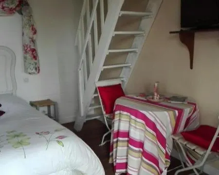 Domaine Du Mont Scolan Bed and breakfast Montgardon